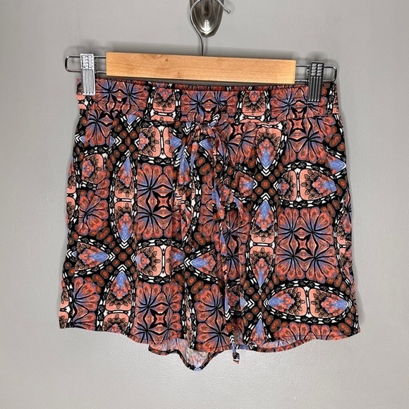 Forever 21 contemporary floral boho print pull on shorts - Picture 1 of 6